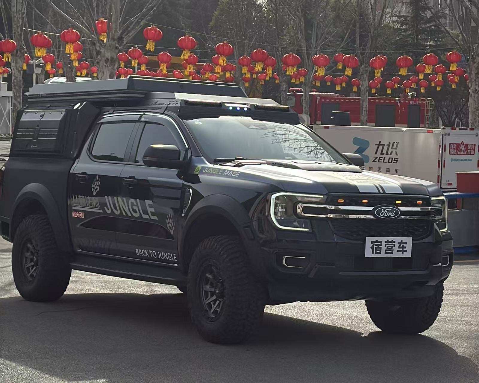 震序公司携正远牌钓鱼宿营车及前突皮卡车两款车型亮相十堰市“新春第一会”